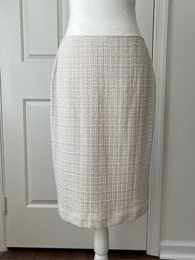 St. John Collection Black Label Tweed Skirt – Size 8 – Cream – Made in USA